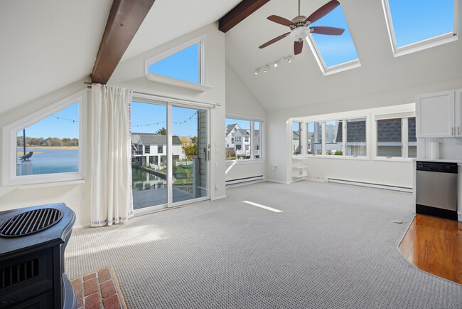 Photo - 205 Hillspoint Rd