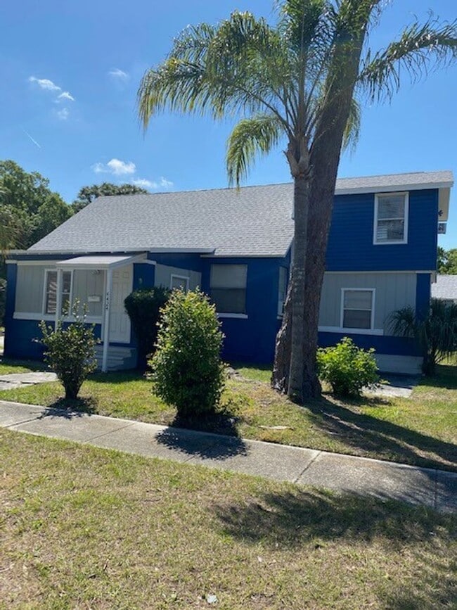Building Photo - Spacious 3 Bedroom 1 Bathroom Home Located In St. Petersburg, Florida