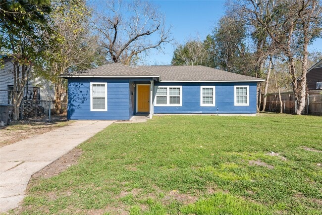 Building Photo - 5825 Southurst St