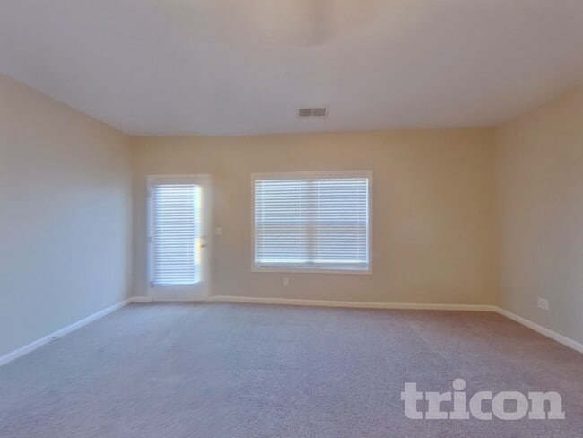 Photo - 3663 Shale Ln SE