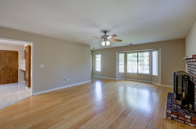 Photo - 2394 Scott Ave