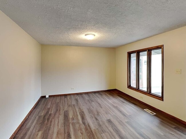 Photo - 16400 Sherwood Dr