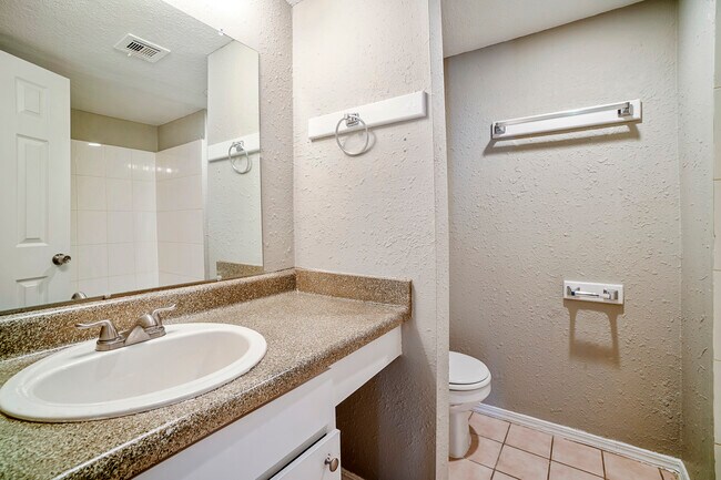 Photo - MacArthur Apartments