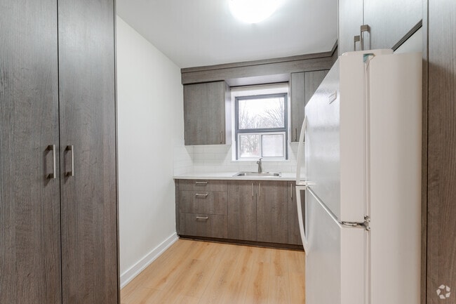2BR, 1BA - 925SF - Kitchen