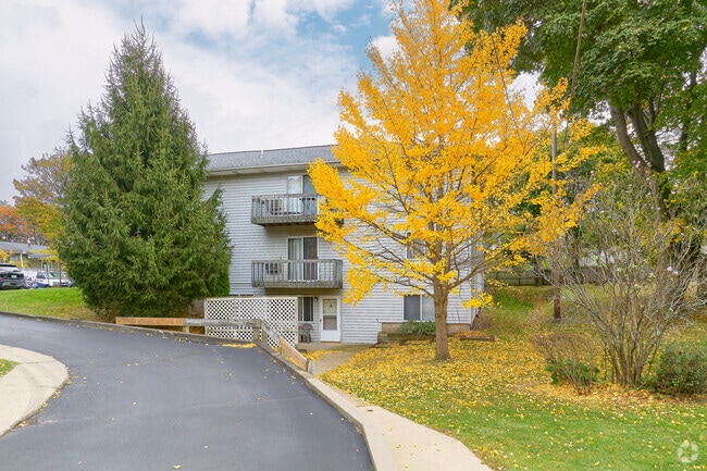Lakewood Manor Apartments