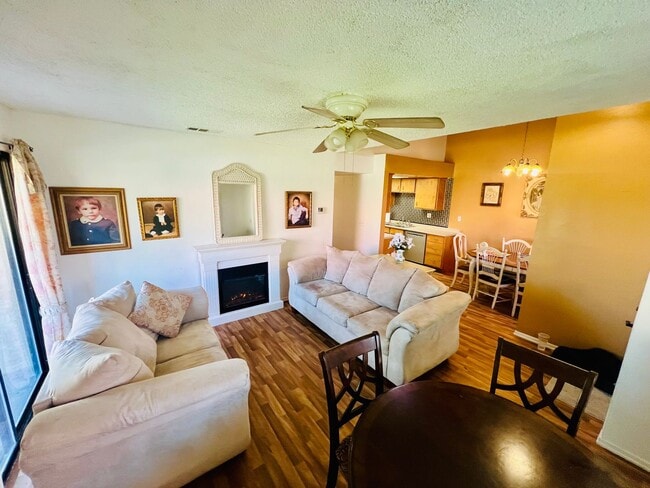 Photo - Inviting Gated Community Townhome—Jess Ran...