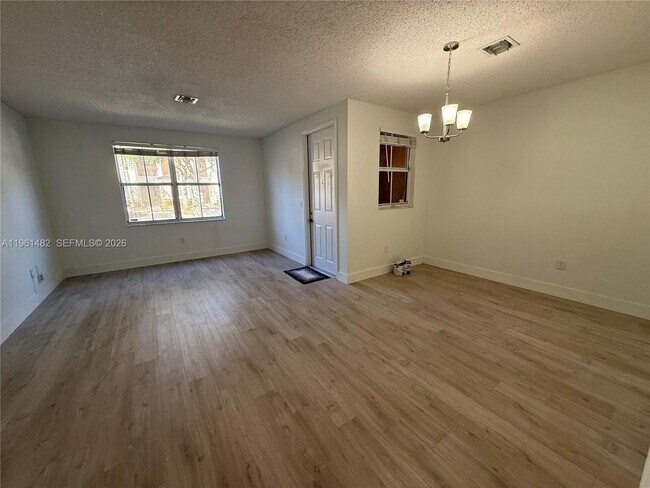 Photo - 4282 NE 9th St