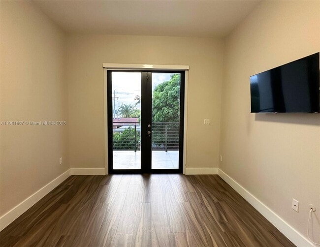 Photo - 824 SW 74th Ct