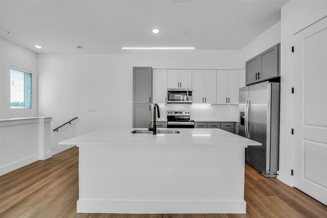 Building Photo - 1601 Mustang Dr