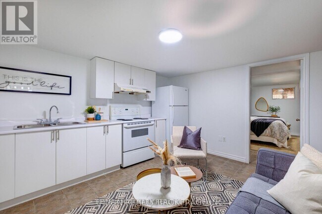 Photo - 533 Victoria Park Ave