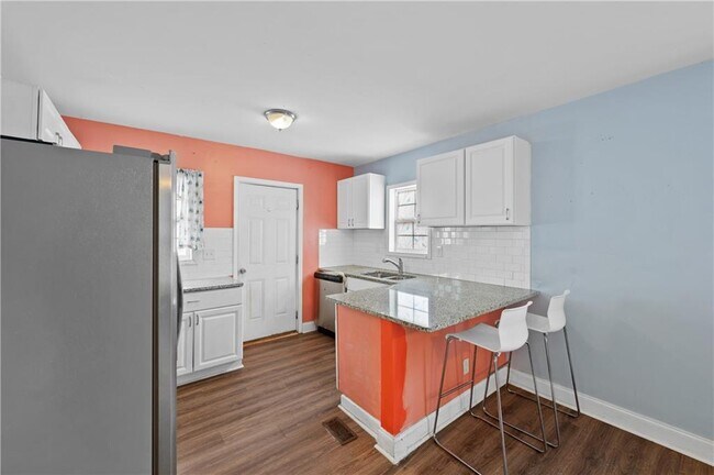 Photo - 1124 Graymont Dr SW