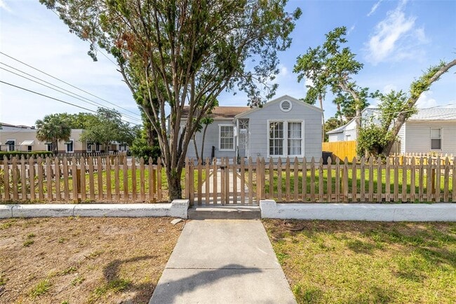 Photo - 2402 W North B St