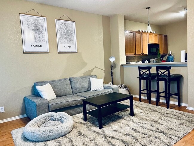 Photo - Two Bedroom Townhouse, Great Location!