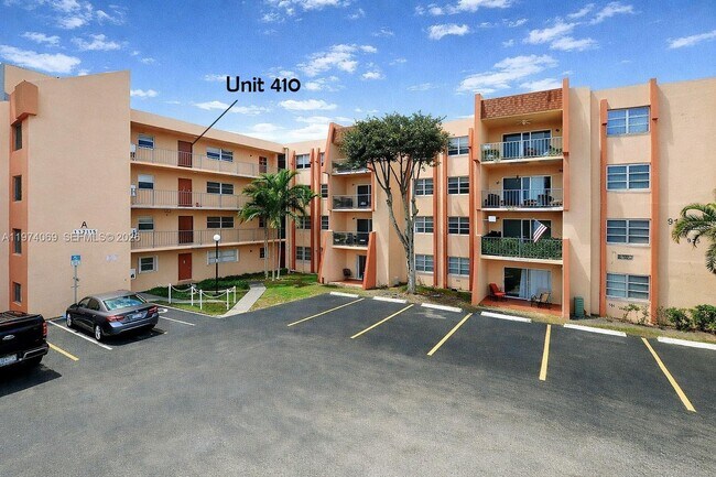 Building Photo - 13715 Kendale Lakes Cir Unit PH-A10