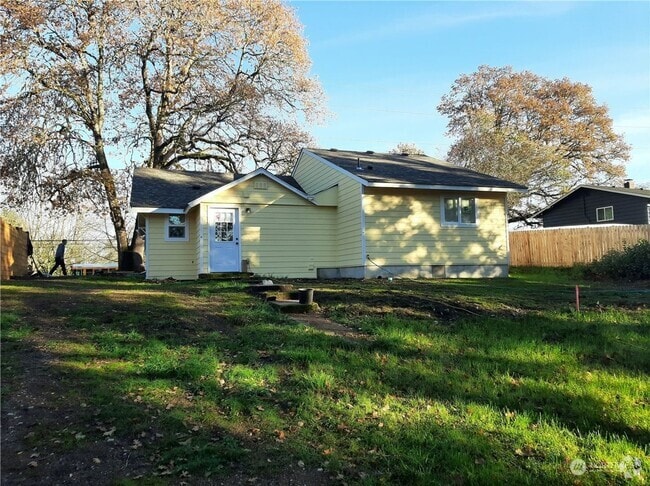 Building Photo - Charming Retreat: Fully Remodeled 3 Bed, 2... Rental