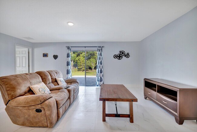 Photo - 3189 SW Curcuma St