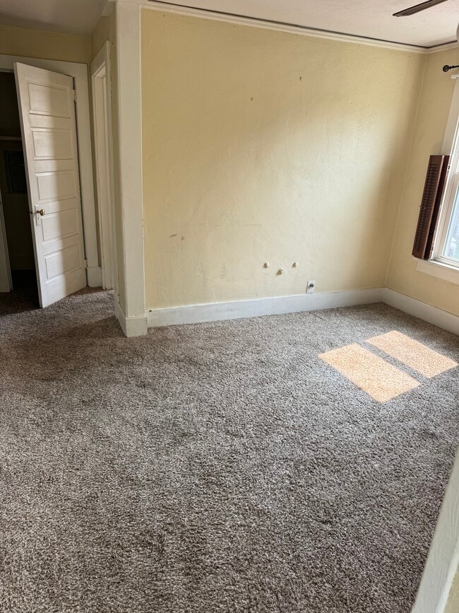 Living area - 333 S Boundary Ave SE Unit 333 South Boundary apt. 3