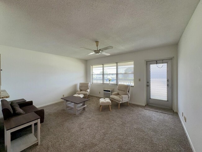 Photo - 155 Andover F