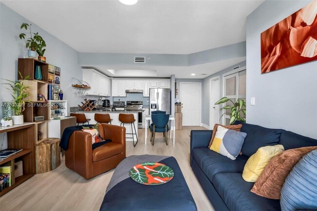 Building Photo - 3500 Coral Wy Unit PH111