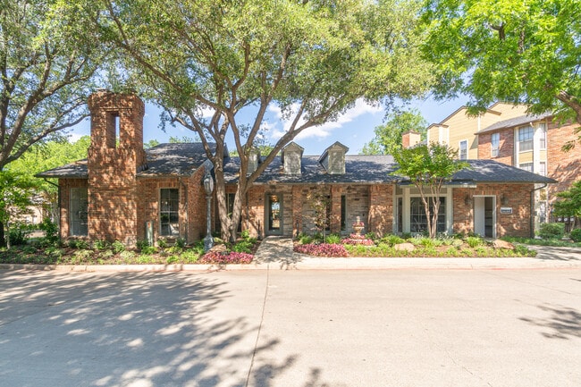 Chateau on the River Apartments