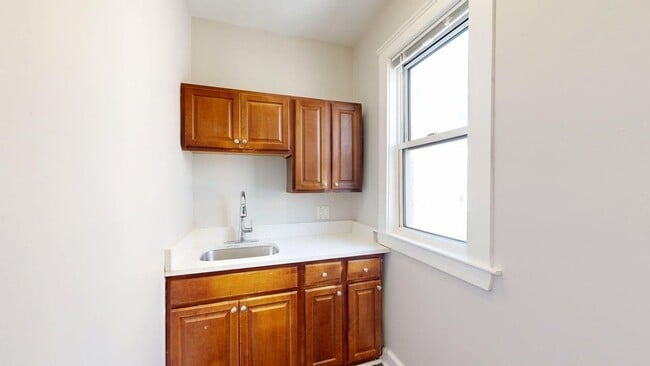 Building Photo - 17 Morris St Unit 2