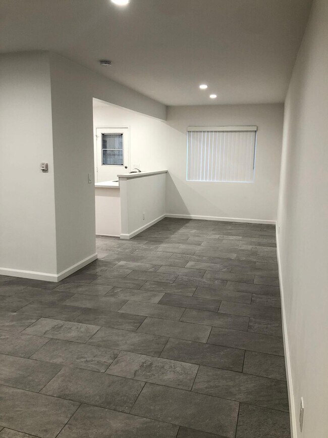 Comedor - 319 Mariposa Ave Unidad A