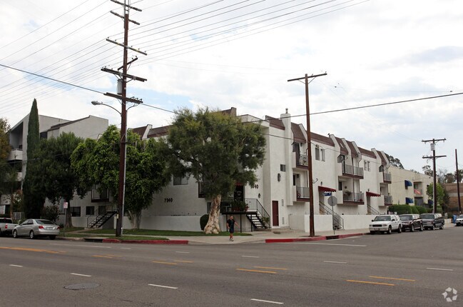 Primary Photo - 7340 Haskell Ave