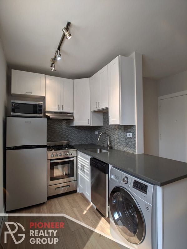 Photo - 511 W Belmont Ave Unit 33