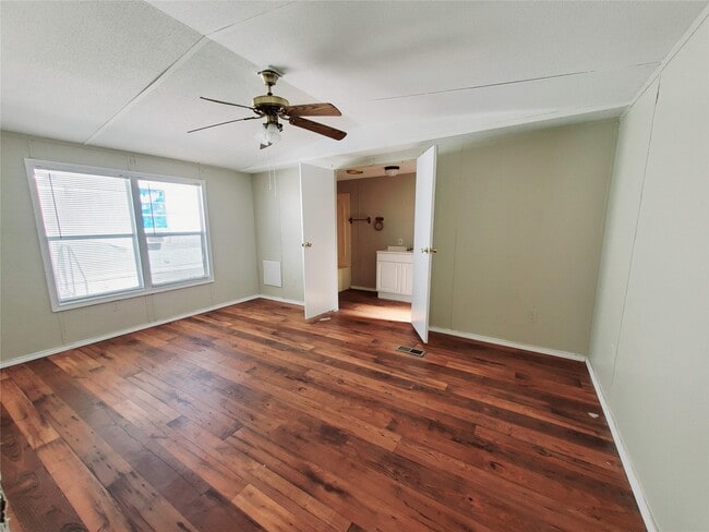 Photo - 401 S Woodson St