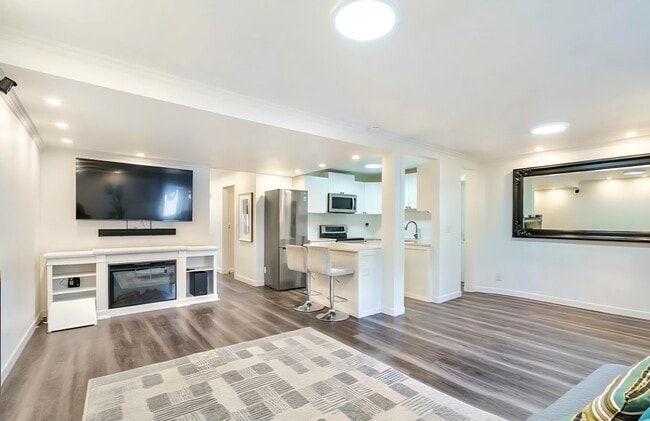 Photo - 9272-9122 122 St