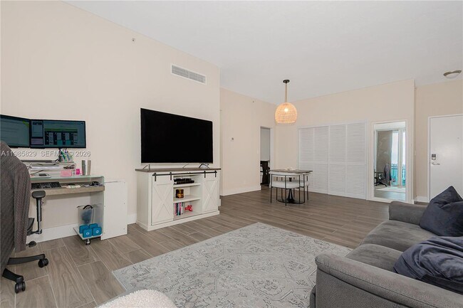 Building Photo - 3001 S Ocean Dr Unit 1639