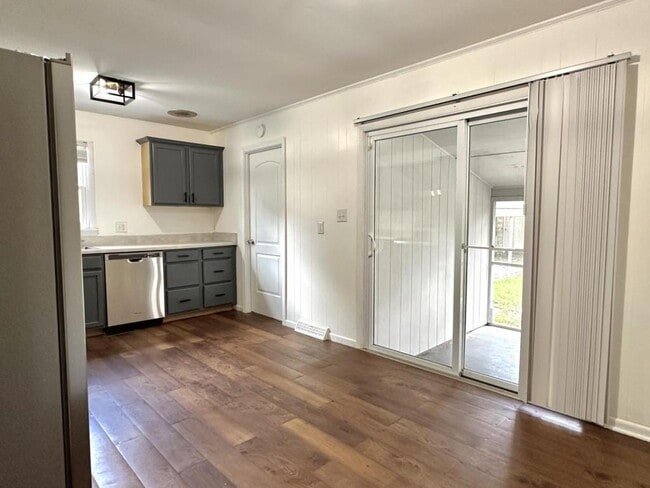 Photo - 461 Morningside Dr
