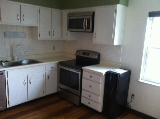 Photo - 1070 Cedargate Dr House
