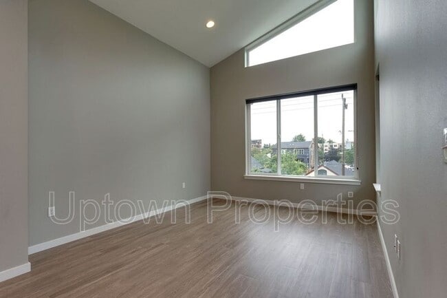 Photo - 3563 N Gantenbein Ave Unit #302