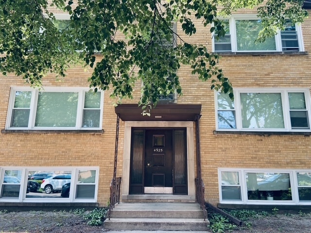 Building Photo - 4925 Greenwood St Unit 4925 Greenwood St 2E