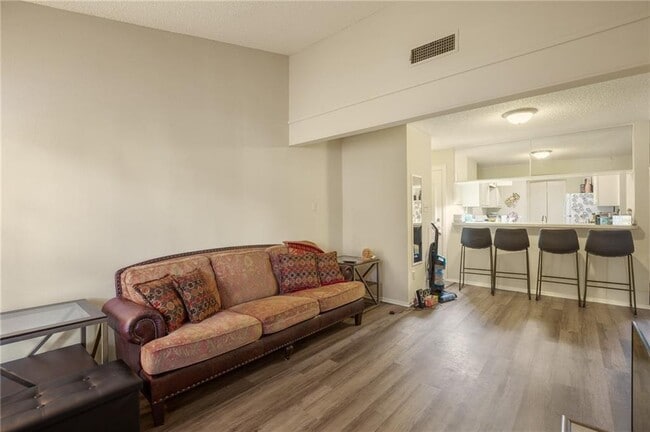 Photo - 806 W 24th St Unit 228
