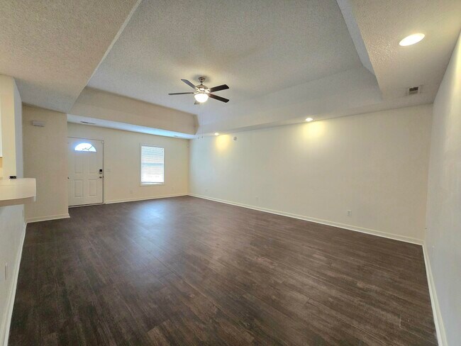 Photo - 3682 Beacon Dr