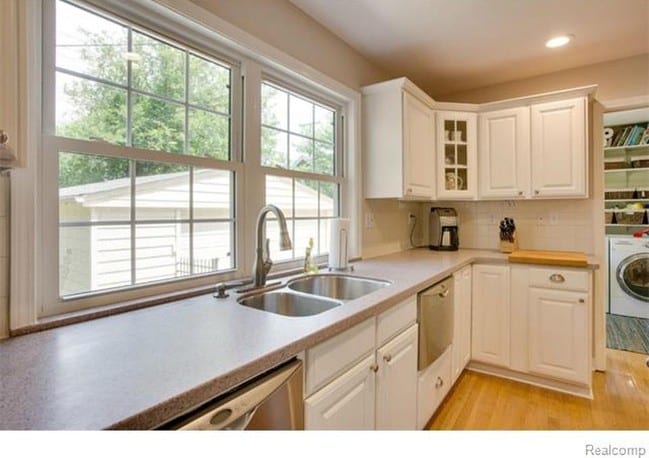 Photo - 650 W Lincoln St