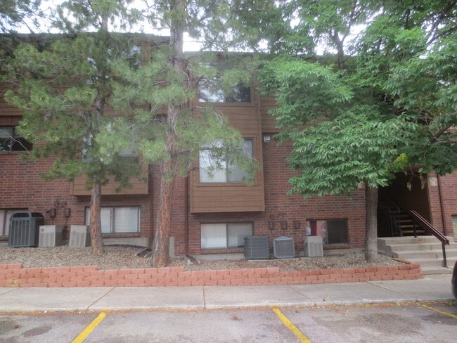 Building Photo - 324 Wright St Unit 205