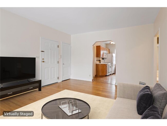Photo - 3136 W Bde Maka Ska Blvd Unidad 204