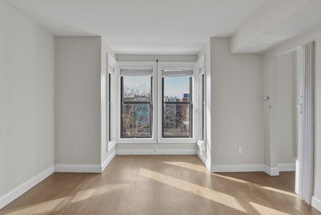 Photo - 135 Havre St Unit 3