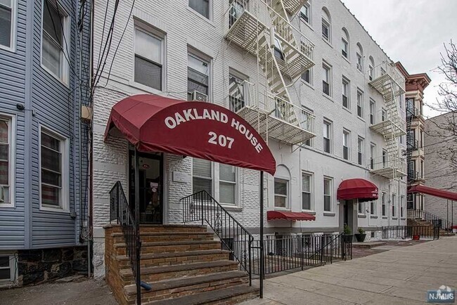 Building Photo - 207 48th St Rental