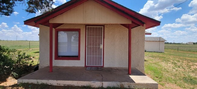 Building Photo - UPDATED COUNTRY PROPERTY