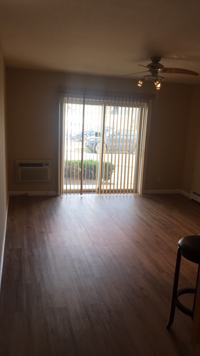LR sliders to patio - 300 7th Ave Unit 4