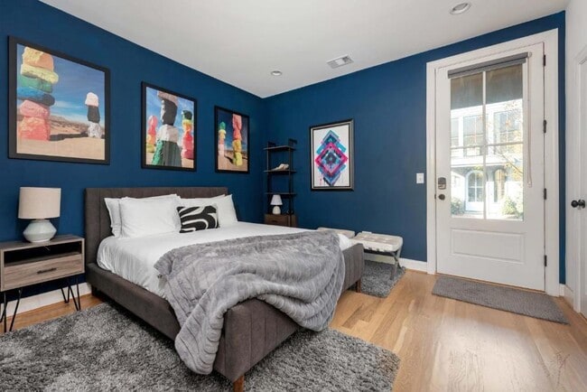 Photo - 691 Fraser St SE