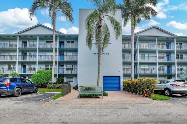 Building Photo - 12500 SW 5th Ct Unit 212M