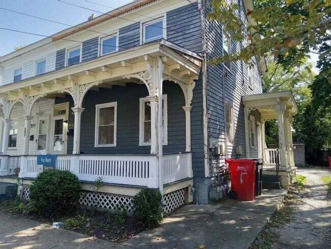 Building Photo - 55 Walnut St Unit #1 Rental