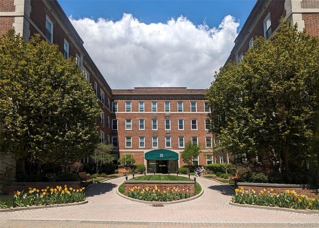 Building Photo - 111 7th St Unit 202