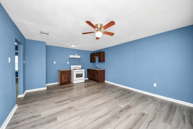 Photo - 716 Hargest St