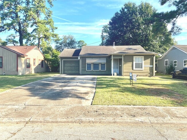 Building Photo - 3619 Lazywood Ln